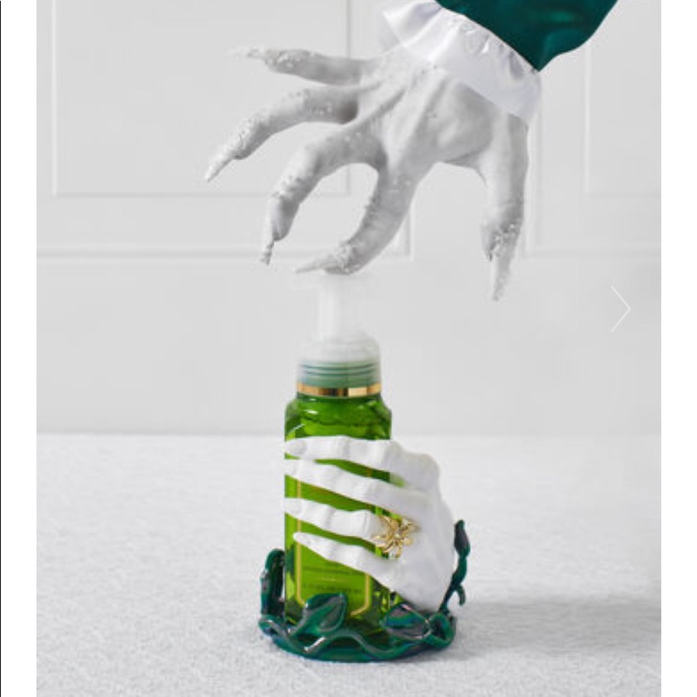 Bath and body works Halloween 2022 ivy hand dispenser
